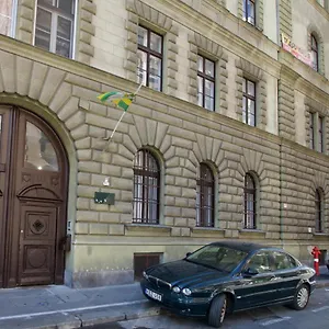 verificați disponibilitatea
